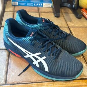 ASICS men’s shoe. Solutions speed